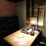 1秒卓上ハイボールともつ焼き けむり - 店内3