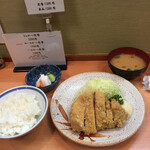 とん八亭 - ロースかつ定食　1900円