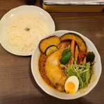 札幌スープカレー専門店エスパーイトウ - エスパーチキンベジタブル(1360円税)です。