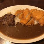 ライオンカレー - Wチキンカツ&ハラミカレー(1000円)