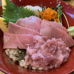 握りと串天ぷら 六 - 本鮪とろ丼