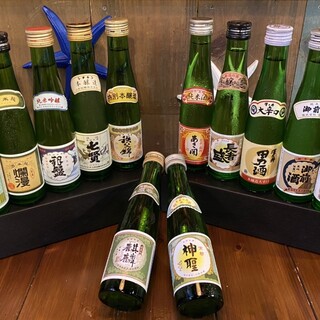 日本酒はレトロラベルの1合瓶で。「凍結サワー」もおすすめ！