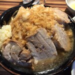 ラーメン もりん寺 - アブラだけ食べてみな。甘みを感じて美味い。プース〜の表層にあるアブラだけを啜ってみな。甘みを感じて美味い。