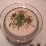 テツヤイシハラ - パリソワーズ  ジャガイモと玉葱の冷製スープ  赤雲丹入り