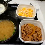 Yoshinoya - ハムエッグ牛小鉢503円税込。