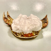 京 静華 - 上海蟹〜味付けはあっさりして蟹味噌の素朴な味わいを感じる。てっきり紹興酒に漬けた上海蟹と思っていたので、かなり意外性のある一品。