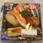 海星ムサシ - にぎり寿司盛り合わせ８貫 (税込)962円  (2020.11月)