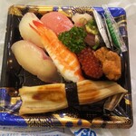 海星ムサシ - にぎり寿司盛り合わせ８貫 (税込)962円  ※開封後 (2020.11月)