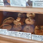 天然酵母ベーカリー　トヰチ屋 - ショーケース