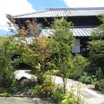 味ごよみ 花こま - 駐車場からのアプローチ