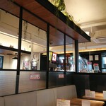 モスバーガー - きれいになったほっこり店内