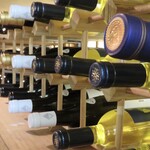 世界のワインを熟知したソムリエが厳選した100種類以上のワイン