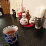 お料理ひろせ - 卓上調味料。お刺身定食が人気なので、大きめの醤油差しです。