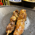 やきとり 葉舞風 - 心残り［限定］180円、レバー 180円。