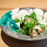 日本料理 楽心 - 炊き合わせ  はもを揚げて、 水ナス、 自家製味噌、 テリーナ