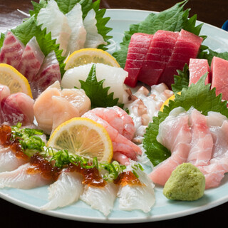 We are proud of our store! Enjoy fresh wild fish and red chicken from Ise that are procured daily!