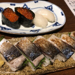 Issaku - いくら、イカ、焼き鯖寿司