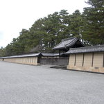 丸太町十二段家 - 食後の散策に御所内を歩くも良し