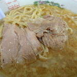 ラーメン二郎 - 右は端豚でした