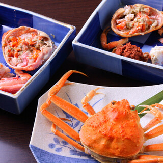 ``Seiko crab'' caught in winter and fatty black throat sea bass are served grilled with salt.