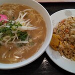 Ramen Ikushima Ke - Yセット\850。ラーメン＋小焼めし。