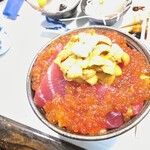 佐平 - じゅんぺいの海鮮丼、これはなかなかの破壊力てす