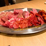 和牛放題の殿堂 秋葉原 肉屋横丁 焼肉 - 