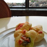 ベッラヴィスタ ラウンジ - 焼き立てフォカッチャはテーブルサービス