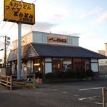 どんどん - お店と看板