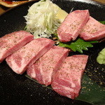 焼肉龍音 - 厚切りタン（１６８０円）