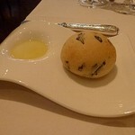 Ashietto - ワカメ入りのパン、オリーブオイル
