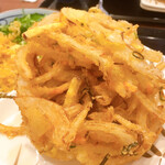 丸亀製麺 - 料理写真:丸亀名物のかき揚げアップ