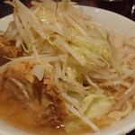 ラーメン二郎 - 小ラーメン(700円) ニンニクヤサイアブラ。