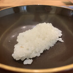 魚菜料理 縄屋 - 1 .  凌ぎ：釜炊き煮えばな（炊きたてアルデンテご飯）