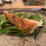 魚菜料理 縄屋 - 2 .  先付：焼き金目鯛、サラダ添え