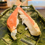 魚菜料理 縄屋 - 7 .  焼蟹2脚：ミディアムレア（薪炉仕上げ）