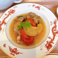 全聚徳 新宿店 - 蓮根とスペアリブ煮込み・・よく見たら蓮根無いがな。