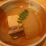 季節料理 よし野 - お通し（ブリ大根）