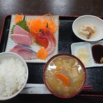 市場食堂 - さしみ定食、豚汁変更