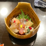 寿司処 鶴と亀 - ６種類のお造りは全て味付けされている