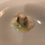 エヴォリュエ - 肉団子とサワークリームにカボチャのスープ