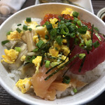 居喰処 光 - 2020/11/28
      本日の日替り 海鮮ぶっかけ丼 500円