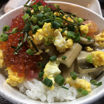 居喰処 光 - 2020/11/28
      本日の日替り 海鮮ぶっかけ丼 500円
