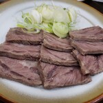 赤坂一龍 - スユック (特選和牛頬の蒸し肉.税込2,350
            円)