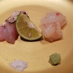 鮨 さかい - (05)炭火炙り白甘鯛(愛媛県八幡浜産)
      (06)牡丹海老(北海道増毛産)
      モンゴルの岩塩と山葵を合わせて頂きました