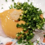 鮨 さかい - (07)虎河豚(福岡県鐘崎産)、鮟肝(島根県産)ソース掛け
      産卵期は春～初夏、旬は冬～晩冬
      やや厚めな切り分けで虎河豚の脂の甘みと旨みが楽しみました
      個人的には薄造りよりもこっちの方が好き！