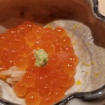 鮨 さかい - (08)筋子解しイクラ(岩手県普代産)のマイクロ丼
      フレッシュな筋子を解したイクラは薄皮が特に軟らかく、円やかな旨みとコクが楽しめました。