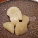 鮨 さかい - ガリ
      ついつい食べてしまいます。(^_^;)