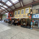 ピッツェリア ブラチェリア チェザリ - 店舗遠景
                                大須商店街の中にあります。