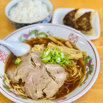頑固らーめん　やまじゅう - 料理写真:正油ラーメンセット